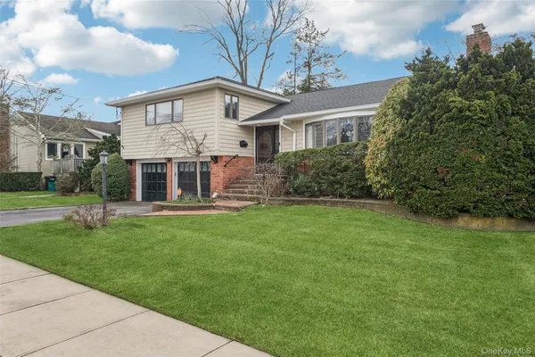 $998,000 | 15 Baylis Place, Lynbrook, NY 11563