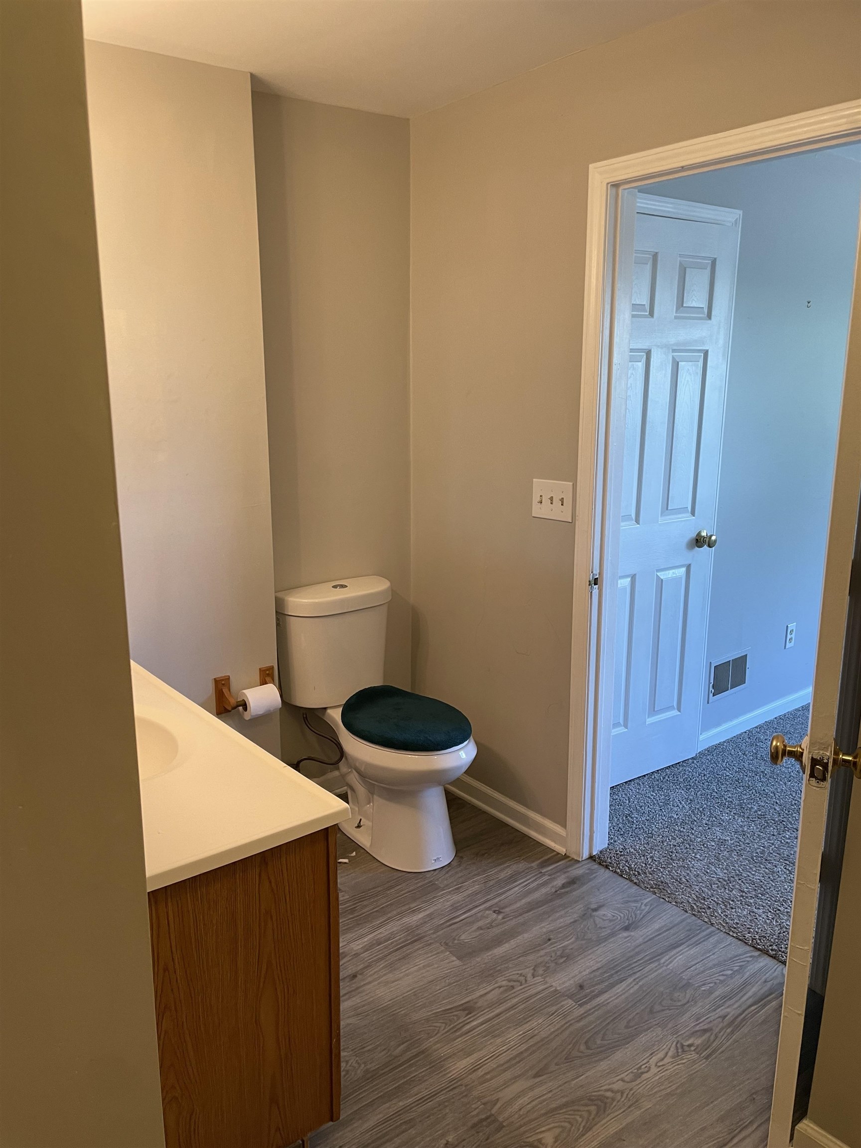 1501 Flushing Road Flint, MI 48504 - Photo 21 of 30 50141440-9c0a8200-f3a4-4c89-a352-82697e47b042.JPG