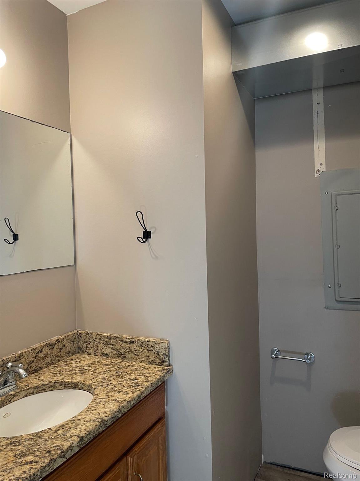 7273 Tucker Road Holly, MI 48442 - Photo 35 of 44 Outbuilding Bathroom (pic #1)