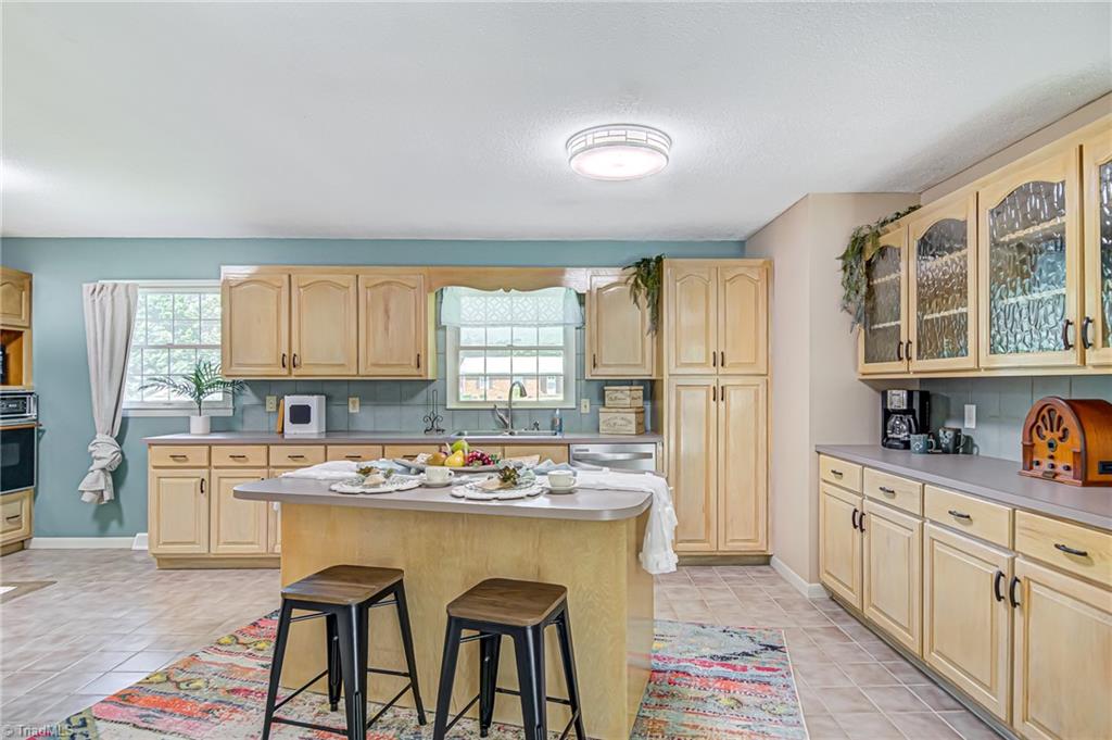 2606 Maxine Drive High Point, NC 27265 - Photo 10 of 34 Island counter is movable and is a great place for breakfast, snack or just hanging out to talk with the cook.