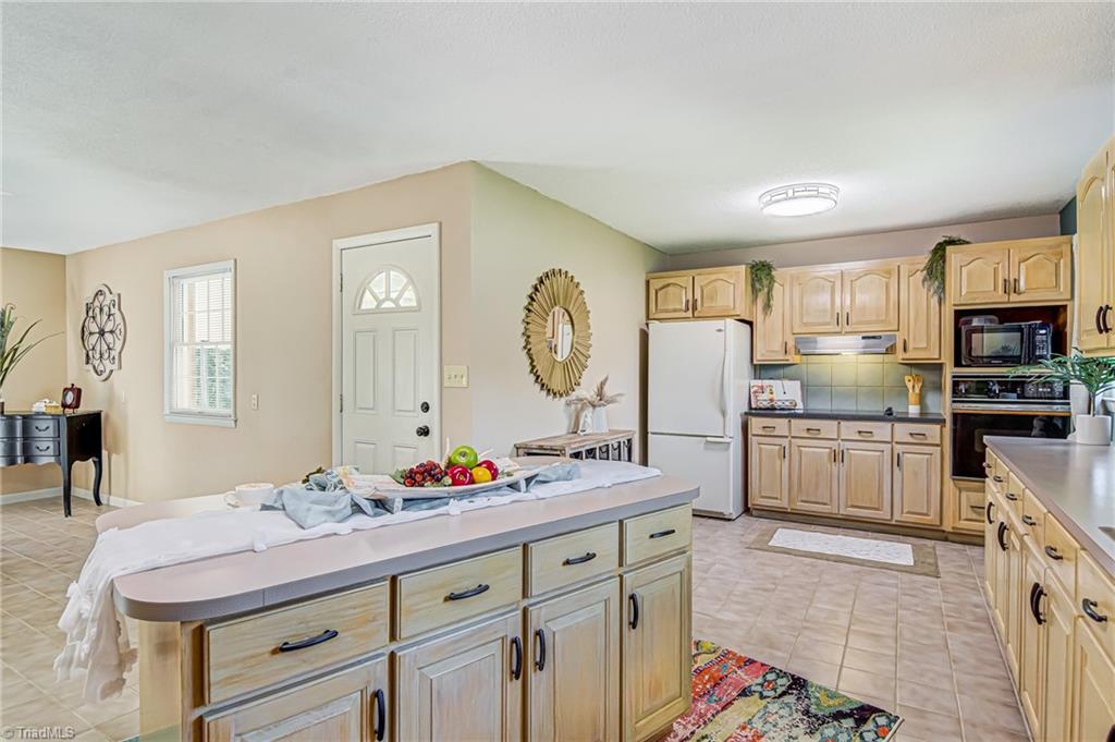 2606 Maxine Drive High Point, NC 27265 - Photo 12 of 34 You will surely love this kitchen! Door in the middle leads to carport- perfect place for drop-off after grocery shopping!
