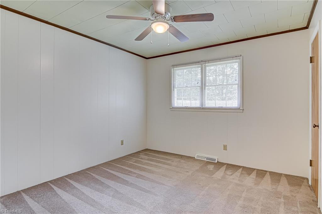2606 Maxine Drive High Point, NC 27265 - Photo 18 of 34 Third bedroom also features ceiling fan.