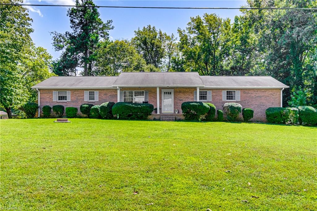 2606 Maxine Drive High Point, NC 27265 - Photo 2 of 34 Welcome home to 2606 Maxine Drive!