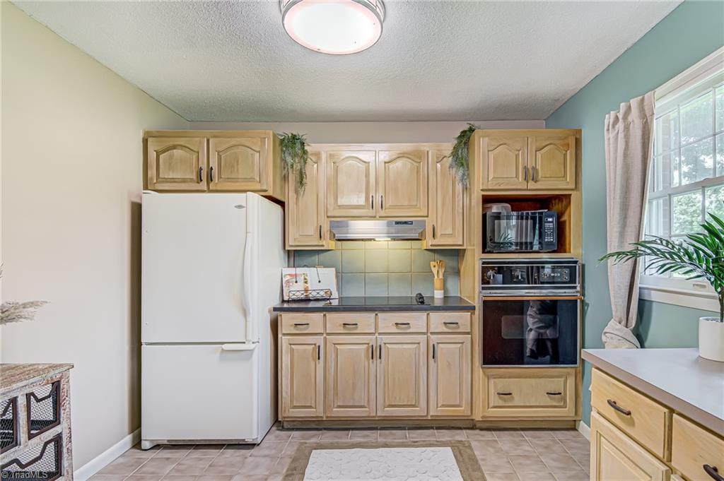 2606 Maxine Drive High Point, NC 27265 - Photo 8 of 34 Beautiful kitchen with updated cabinets.