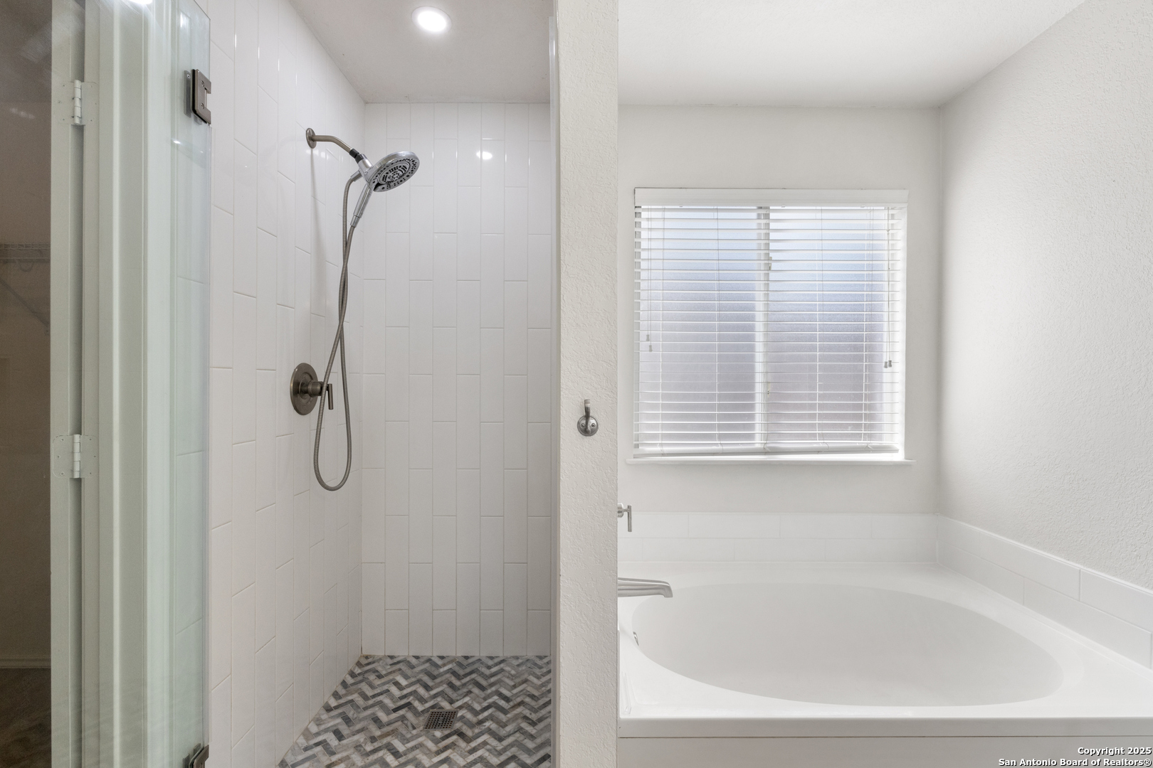 8119 Running Hollow Selma, TX 78154 - Photo 18 of 33 a bathroom with a bath tub and a shower