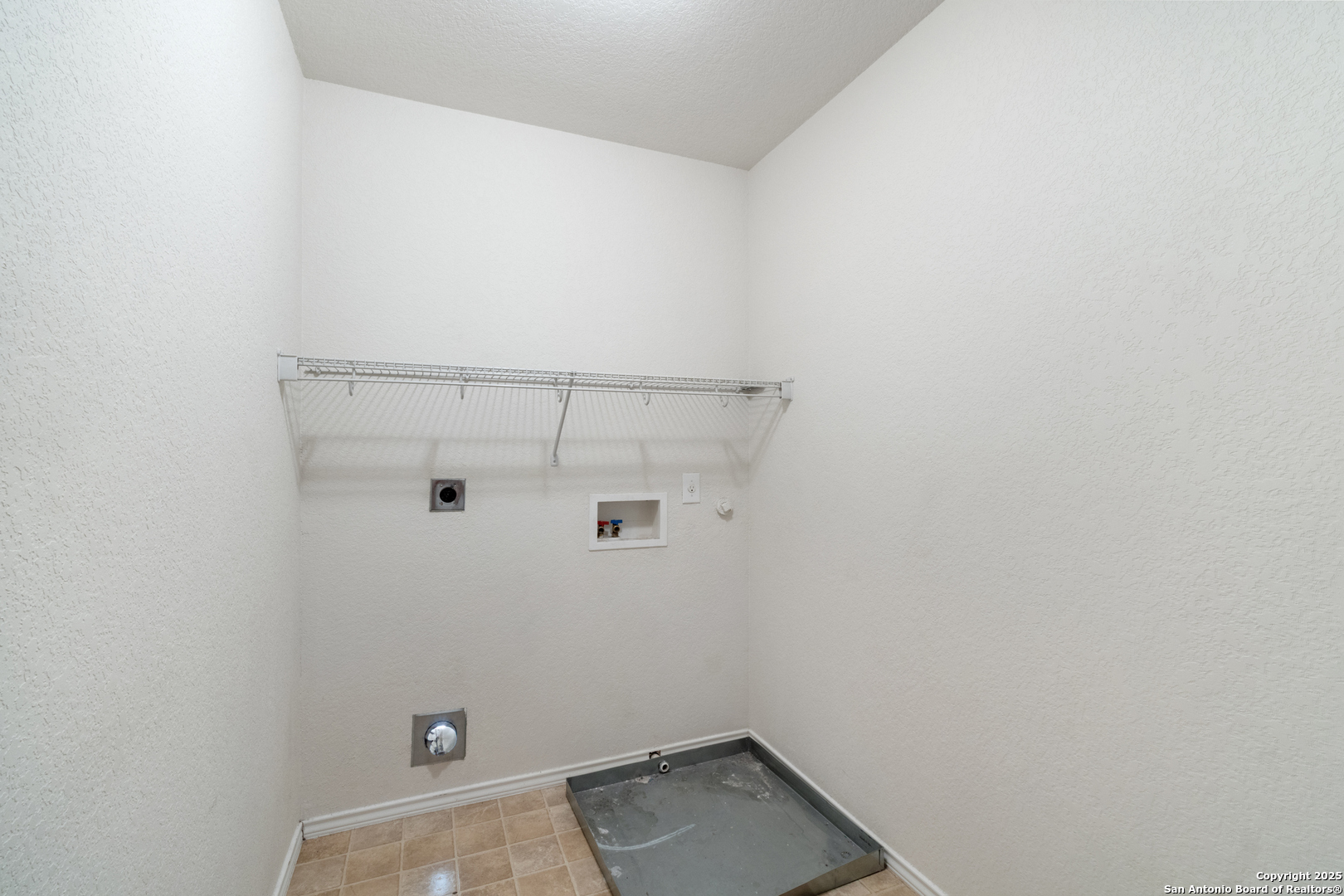 8119 Running Hollow Selma, TX 78154 - Photo 24 of 33 a view of a small space