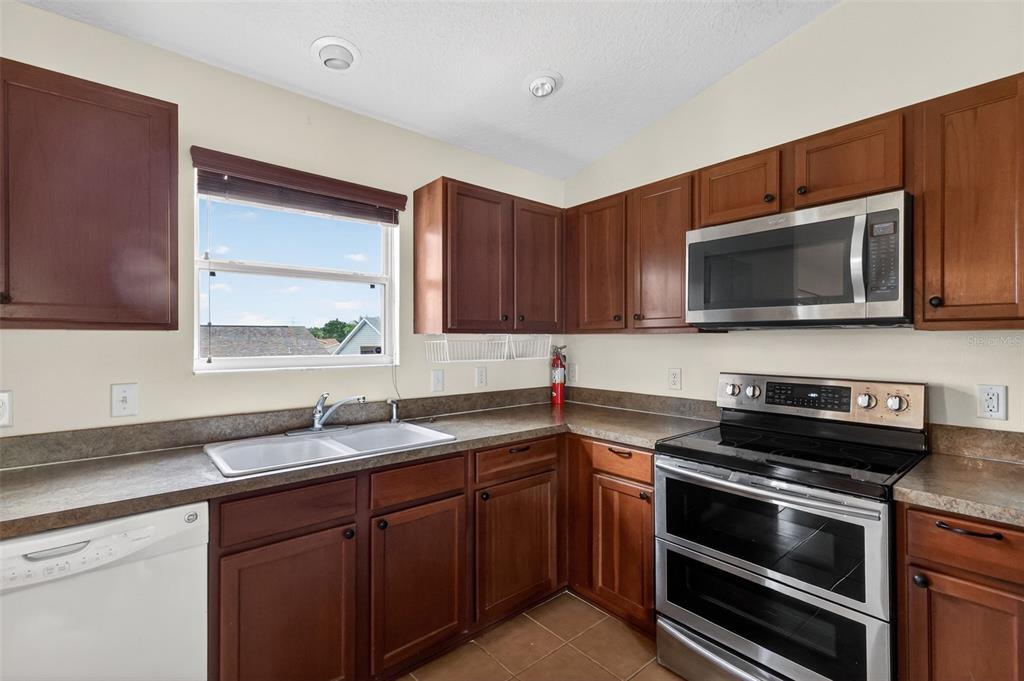 287 Mercer Way The Villages, FL 32162 - Photo 16 of 32