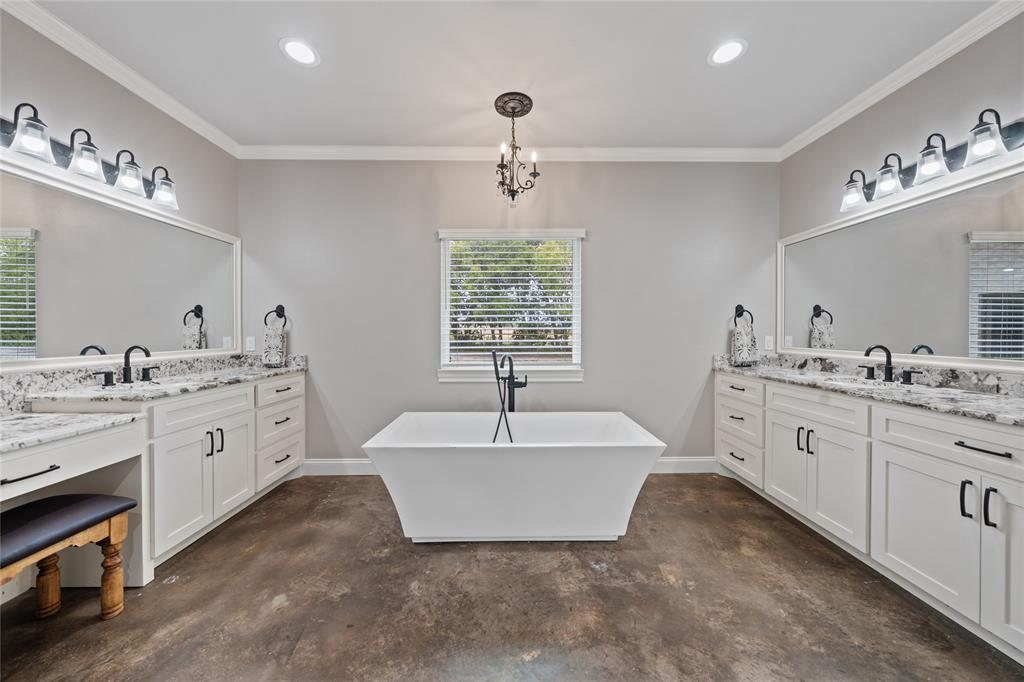 240 Royals Ranch Road Lorena, TX 76655 - Photo 16 of 40 Gallery Image 16