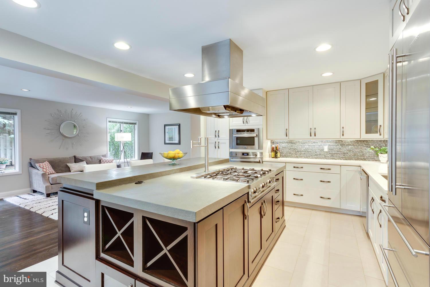 7345 Hooking Road McLean, VA 22101 - Photo 14 of 29 Kitchen