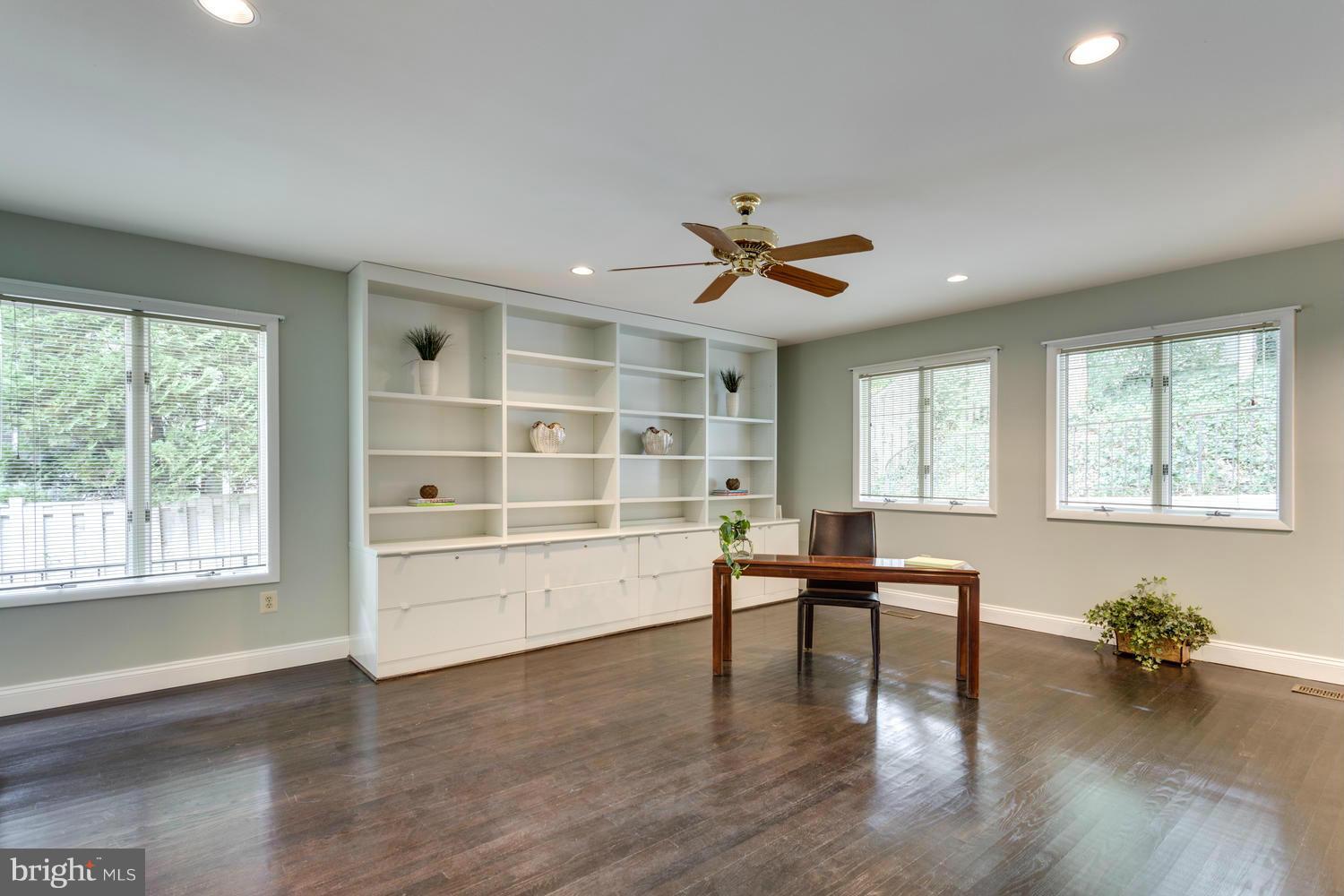 7345 Hooking Road McLean, VA 22101 - Photo 8 of 29 Interior (General)