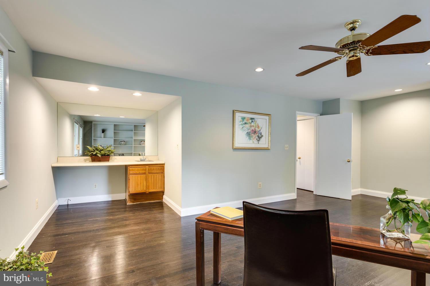 7345 Hooking Road McLean, VA 22101 - Photo 9 of 29 Interior (General)