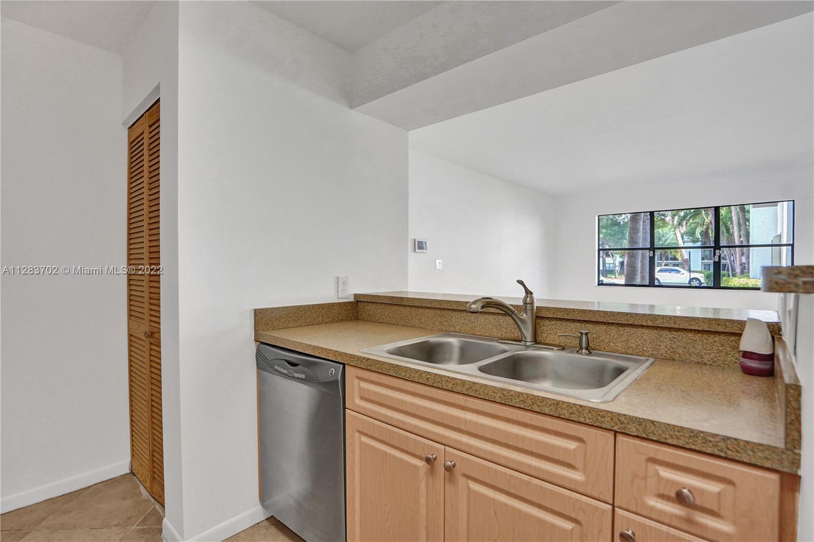 620 South Park Road, Unit 122 Hollywood, FL 33021 - Photo 10 of 35 Gallery Image 10