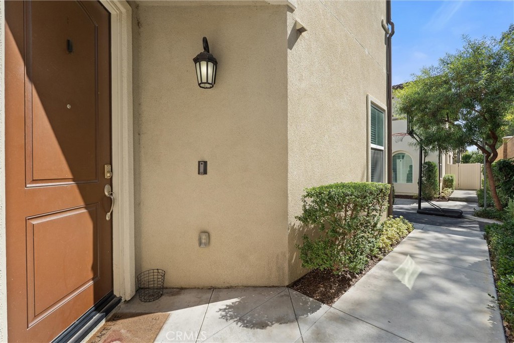 250 West Ridgewood Street Long Beach, CA 90805 - Photo 3 of 44