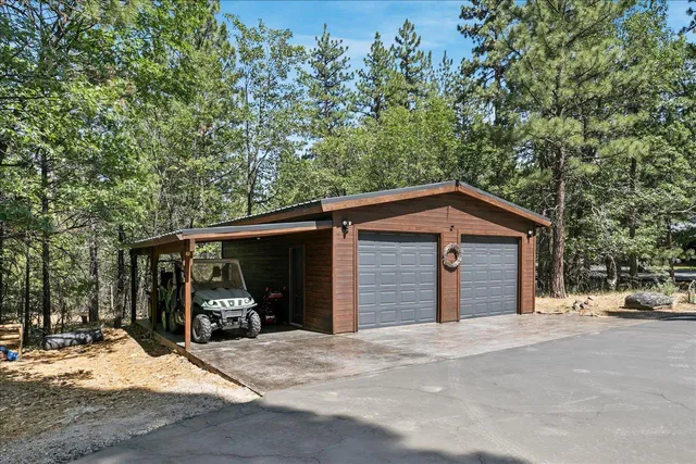 a view of a house with a outdoor space