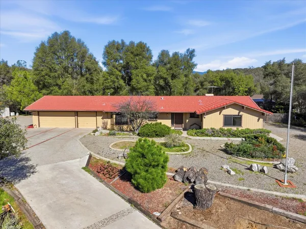$499,900 | 46300 Vista Del Rio Drive, Oakhurst, CA 93644