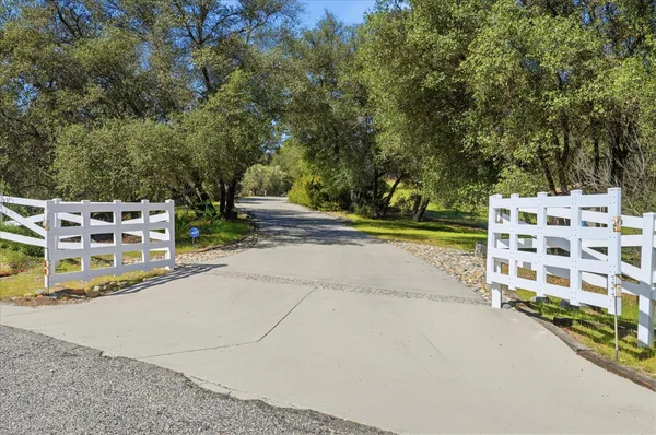 $499,900 | 46300 Vista Del Rio Drive, Oakhurst, CA 93644