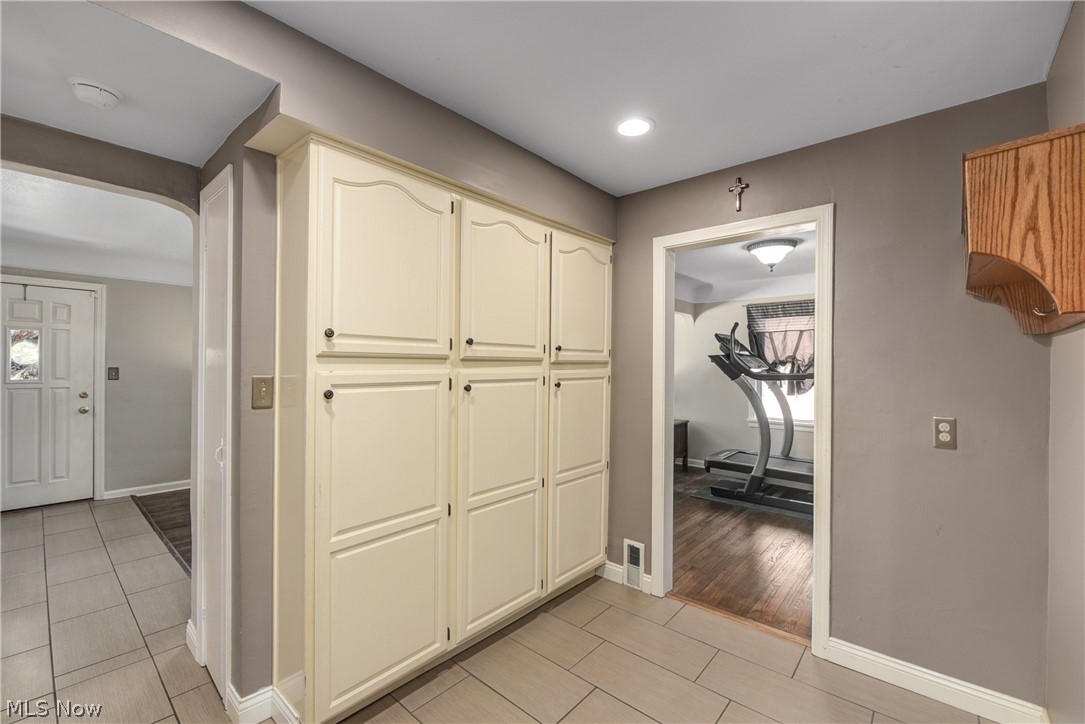 1267 Ford Road Lyndhurst, OH 44124 - Photo 6 of 22 Gallery Image 6