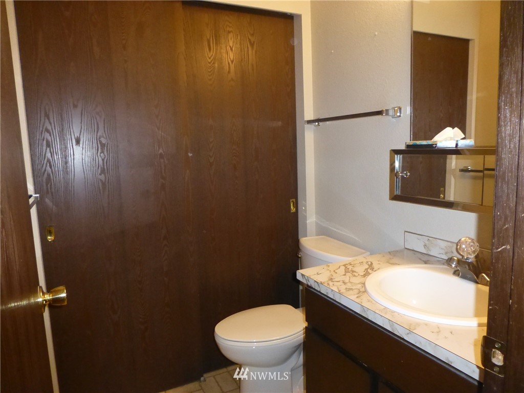 10084 Banner Road Southeast Olalla, WA 98359 - Photo 10 of 25 Gallery Image 10