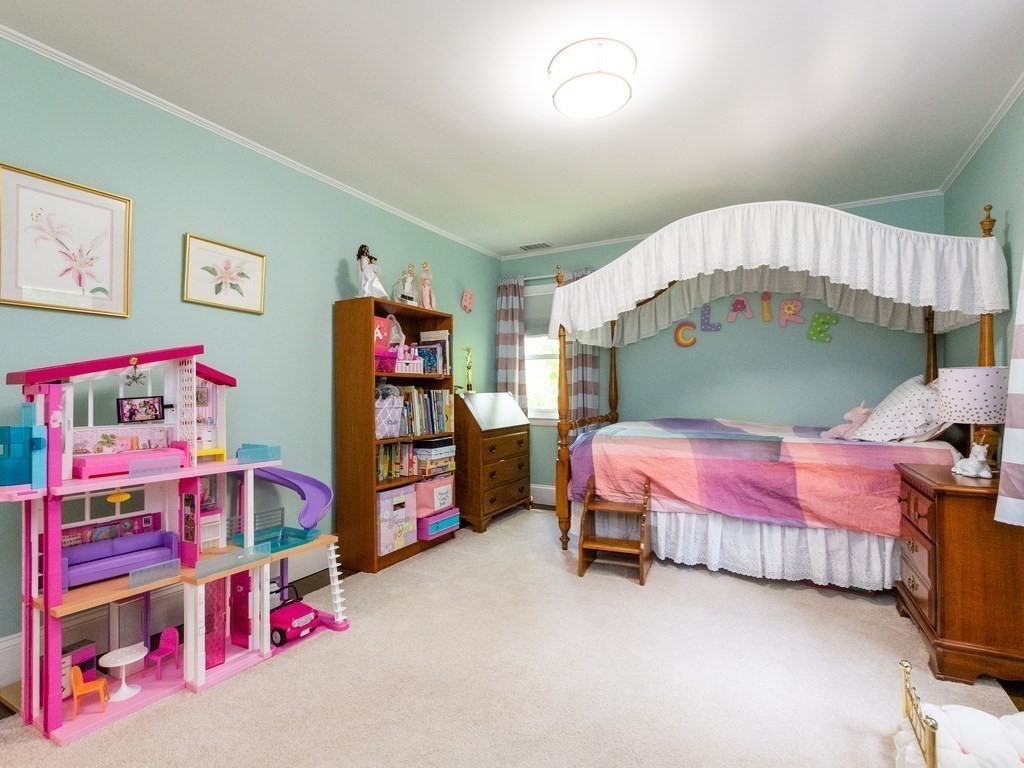 36 Robinhood Road Winchester, MA 01890 - Photo 17 of 37 Gallery Image 17