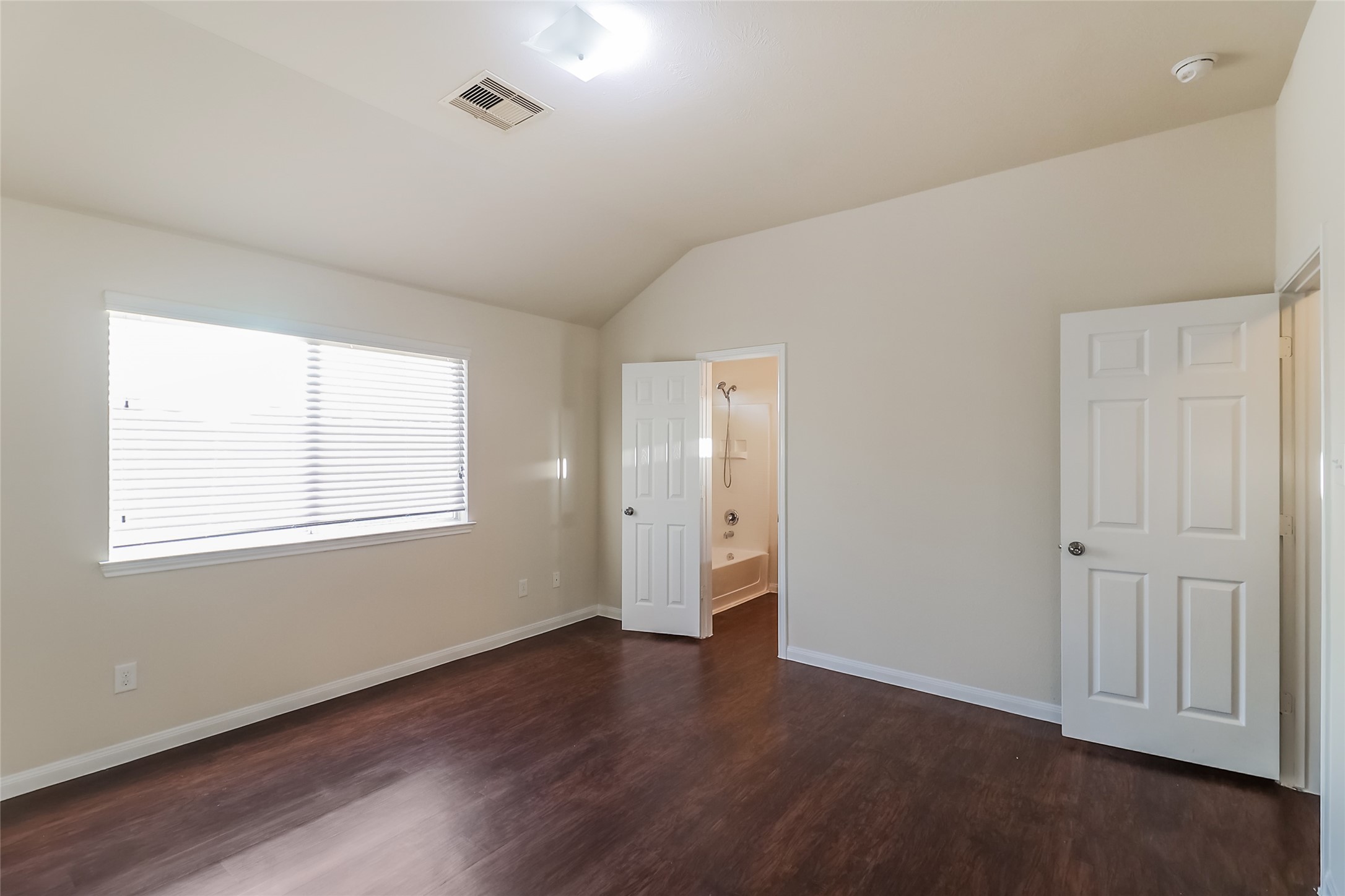 13009 Baileys Run Houston, TX 77082 - Photo 8 of 12 Photos may be representative of the floor plan and not the exact home. Finishes, layout, and features of the actual property for lease may vary.