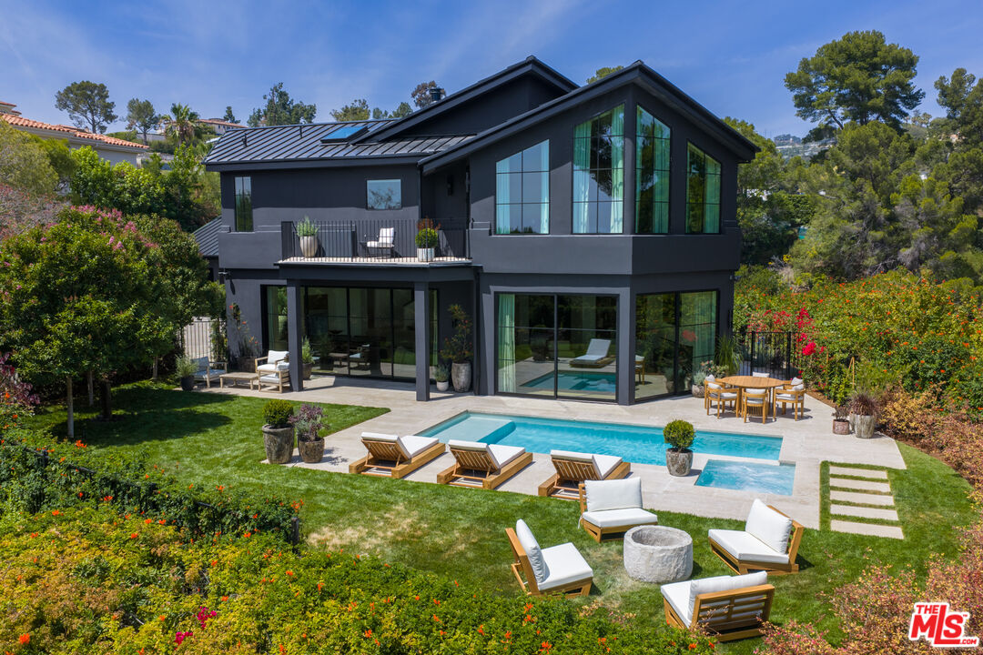 1122 La Altura Road Beverly Hills, CA 90210 - Photo 1 of 44