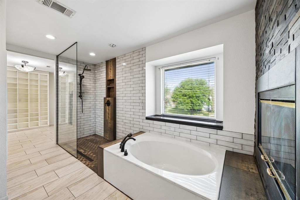 584 Pendleton Drive Rockwall, TX 75032 - Photo 13 of 28 a spacious bathroom with a tub shower and sink