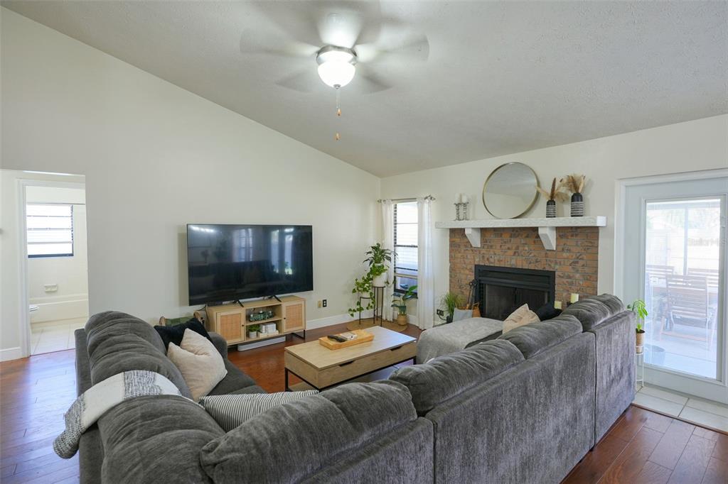 4136 Spring Way Circle Valrico, FL 33596 - Photo 11 of 64