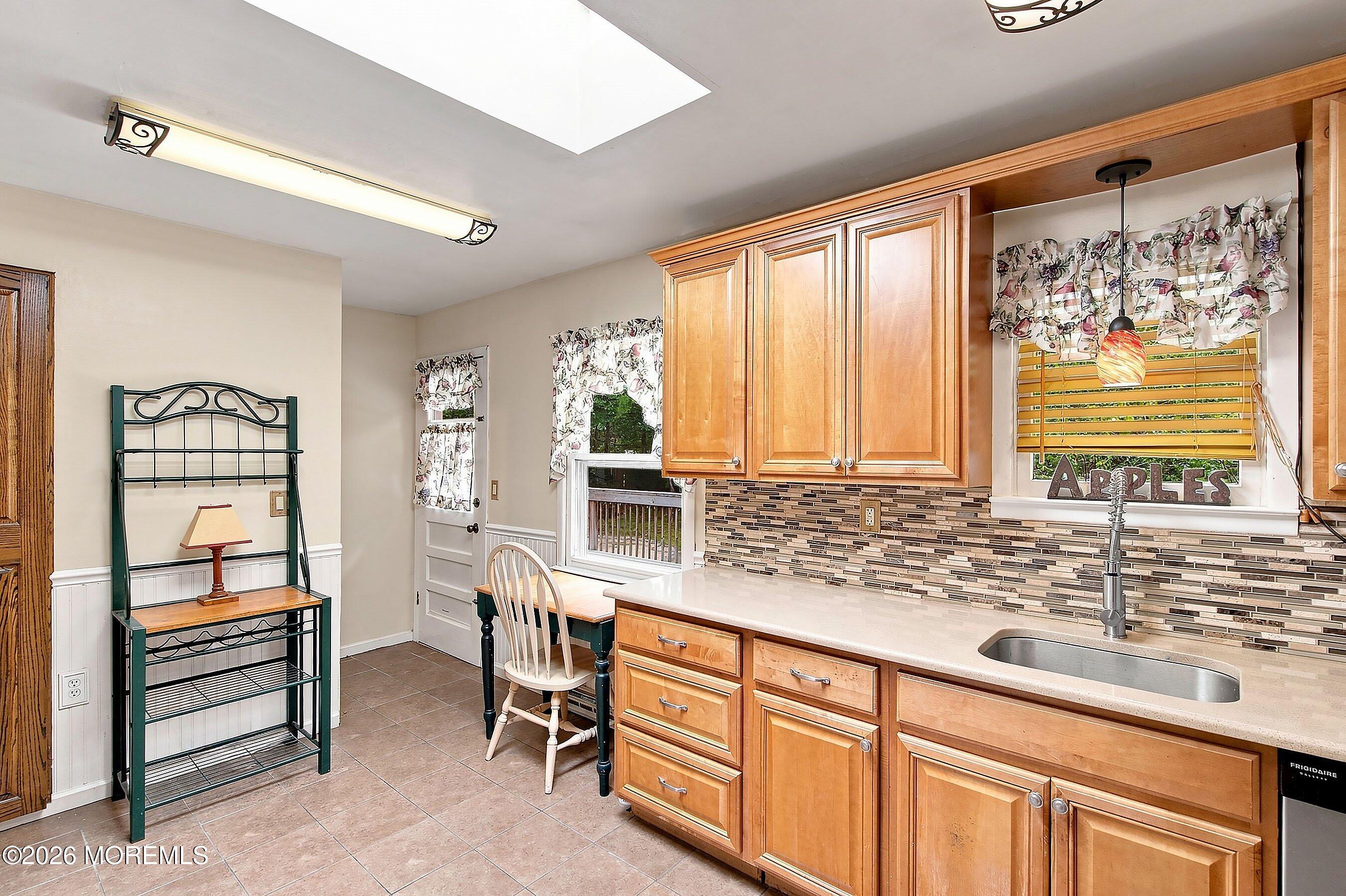 495 Cobain Road Jackson, NJ 08527 - Photo 8 of 25 09-Kitchen 1B