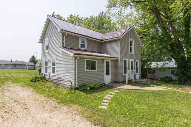 $184,900 | 811 East Maple Street, Lancaster, WI 53813