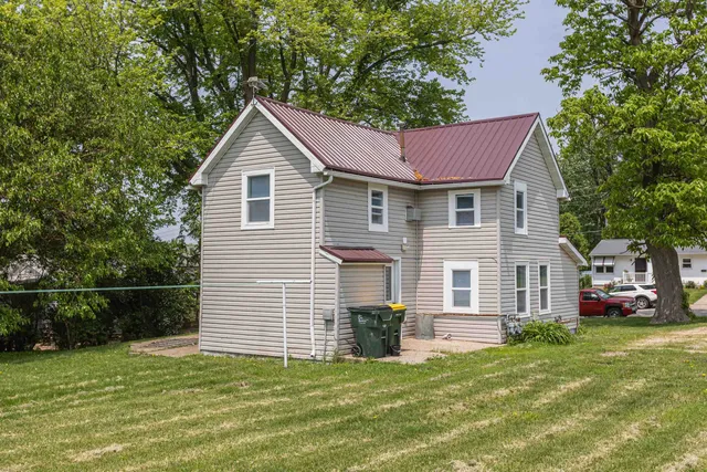 $184,900 | 811 East Maple Street, Lancaster, WI 53813