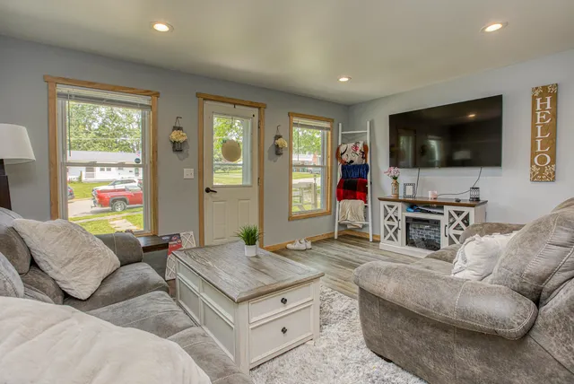 $184,900 | 811 East Maple Street, Lancaster, WI 53813