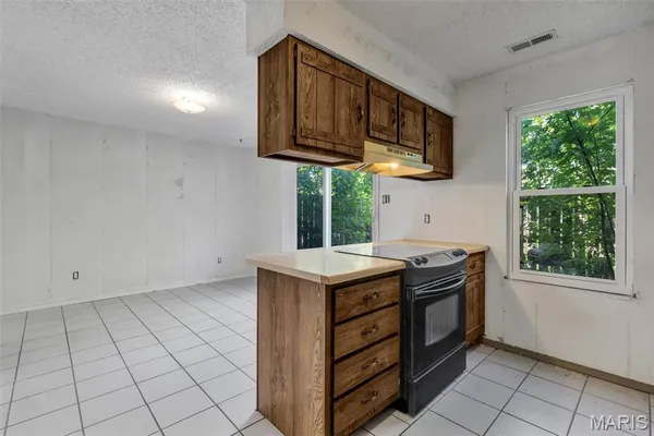 $140,000 | 21 Park Charles Boulevard South, Unit B, St. Peters, MO 63376