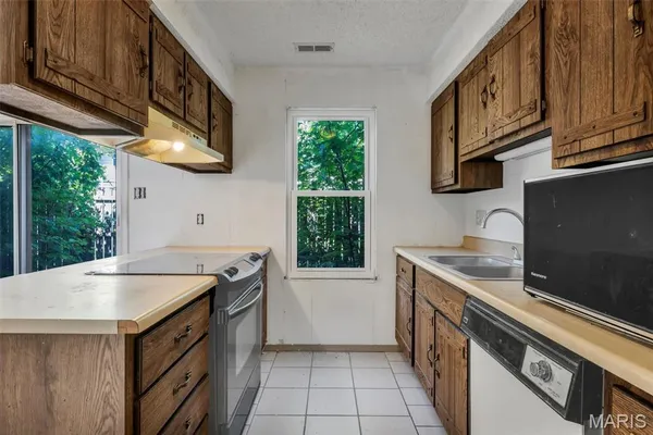 $140,000 | 21 Park Charles Boulevard South, Unit B, St. Peters, MO 63376