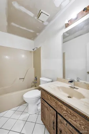 $140,000 | 21 Park Charles Boulevard South, Unit B, St. Peters, MO 63376
