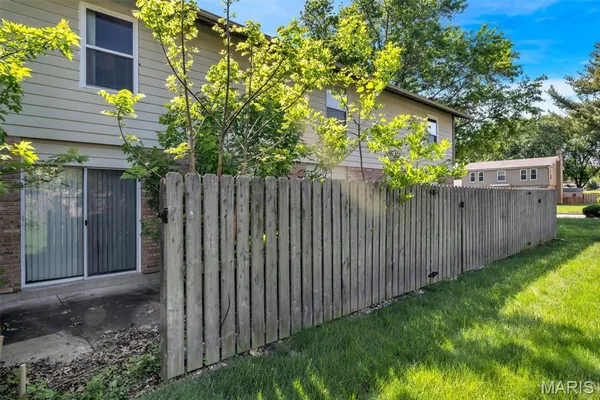 $140,000 | 21 Park Charles Boulevard South, Unit B, St. Peters, MO 63376