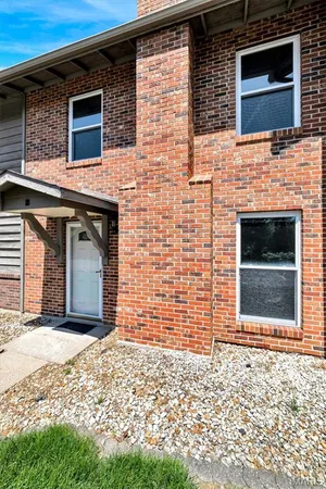 $140,000 | 21 Park Charles Boulevard South, Unit B, St. Peters, MO 63376