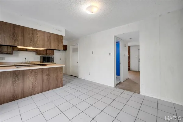 $140,000 | 21 Park Charles Boulevard South, Unit B, St. Peters, MO 63376