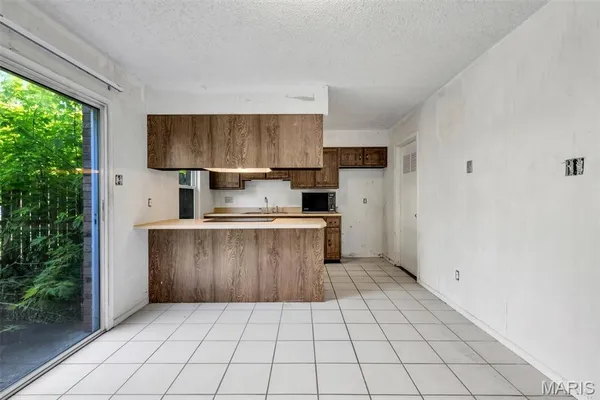 $140,000 | 21 Park Charles Boulevard South, Unit B, St. Peters, MO 63376
