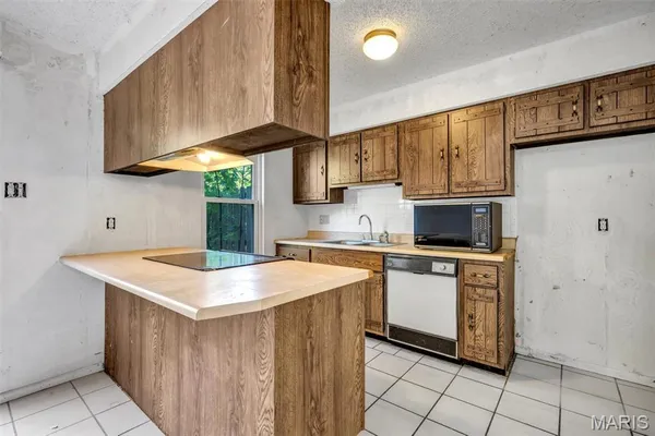 $140,000 | 21 Park Charles Boulevard South, Unit B, St. Peters, MO 63376