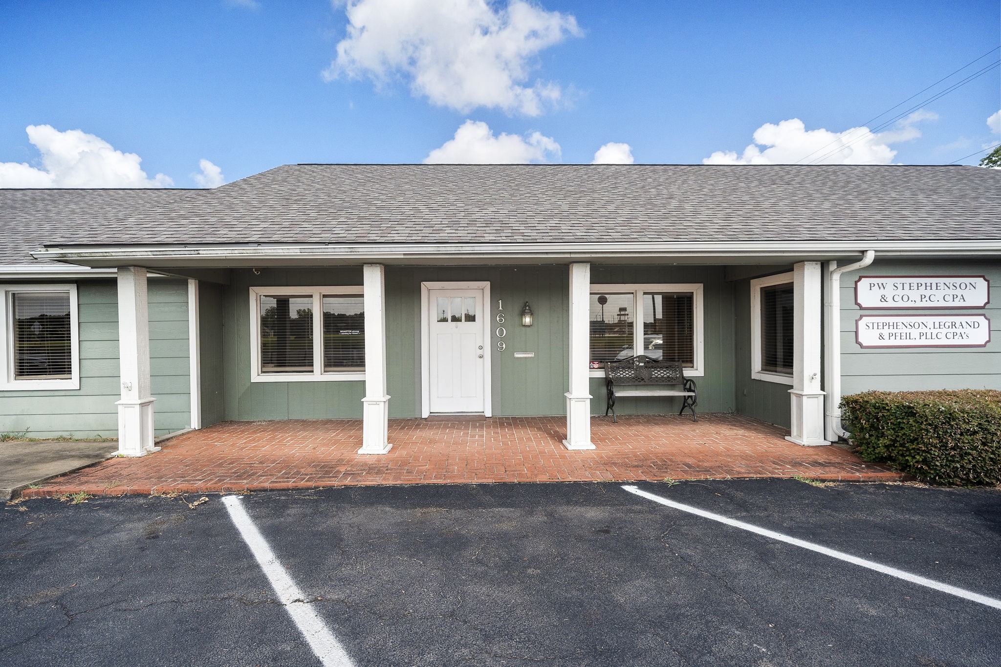 1609 North Richmond Road Wharton, TX 77488 - Photo 2 of 16