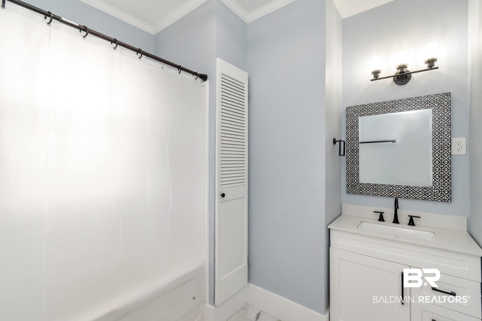 555 Michigan Avenue Mobile, AL 36604 - Photo 22 of 28 Bathroom featuring a shower with curtain, vanity, and ornamental molding