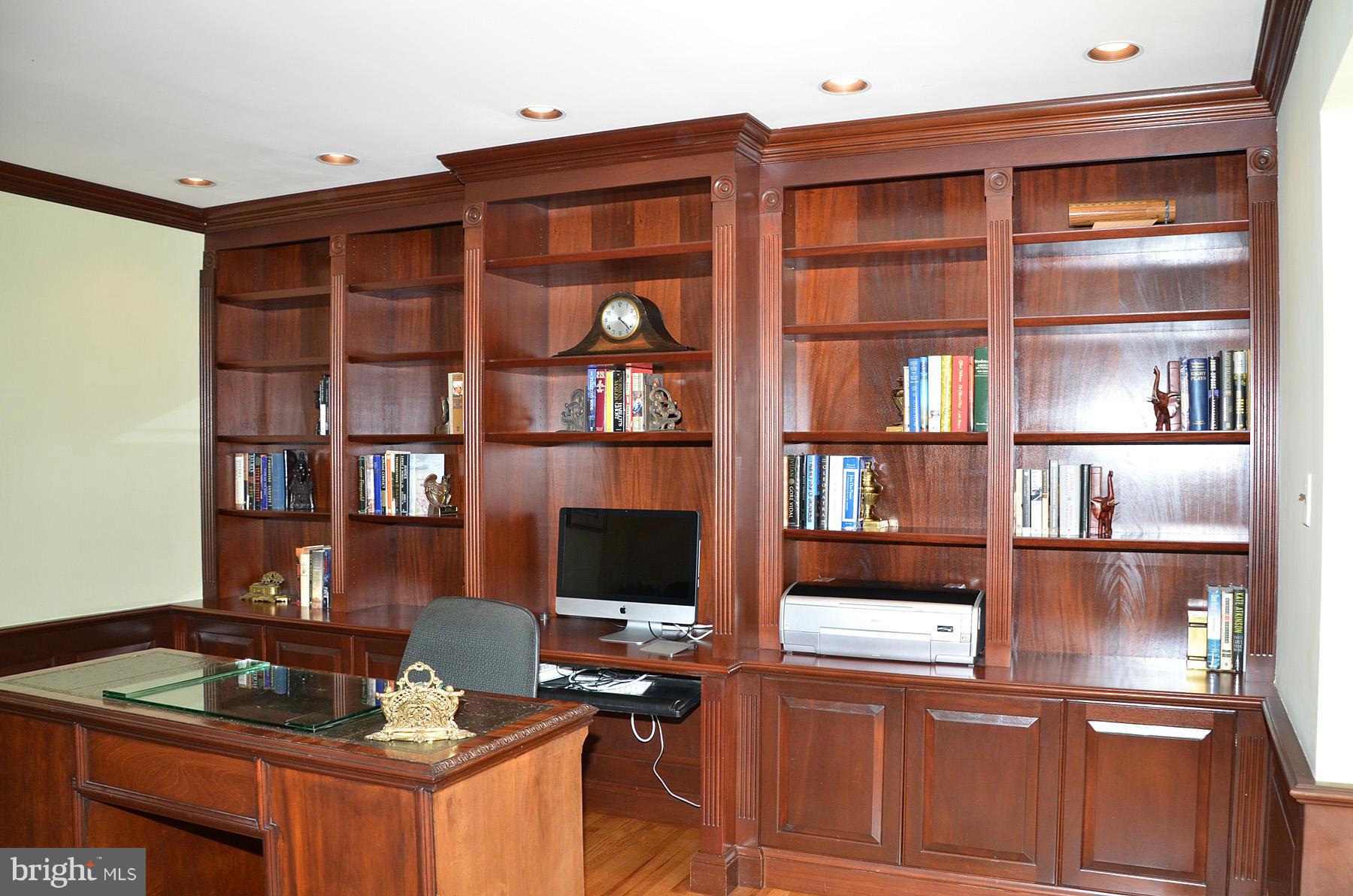 7011 Holyrood Drive McLean, VA 22101 - Photo 15 of 30 a workspace with furniture