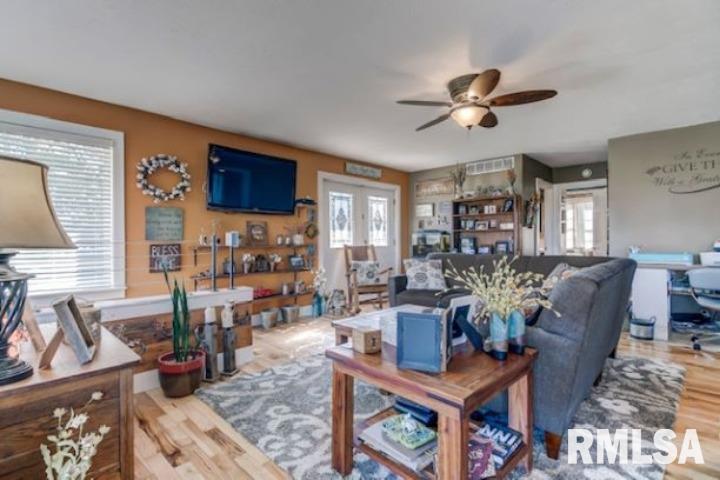 11342 Knoles Road Petersburg, IL 62675 - Photo 2 of 20 Gallery Image 2