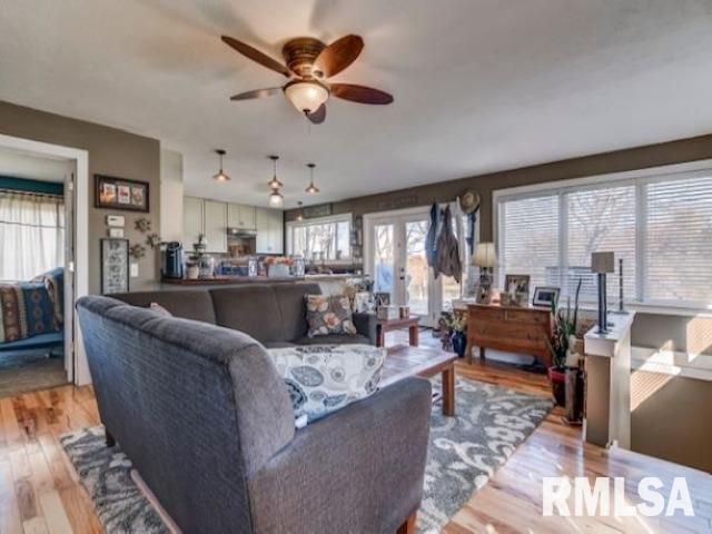 11342 Knoles Road Petersburg, IL 62675 - Photo 3 of 20 Gallery Image 3