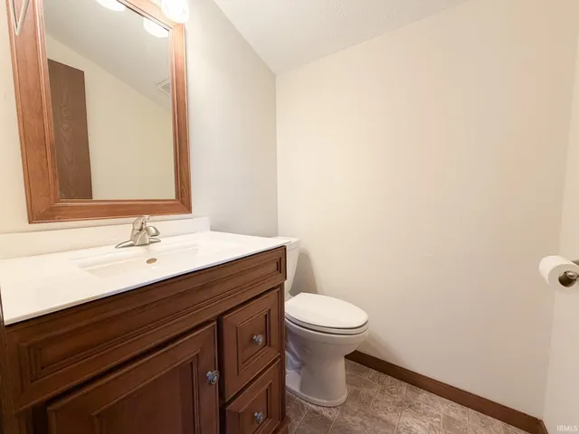 $325,000 | 207 Lorshelna Drive, Unit A & B, Evansville, IN 47711