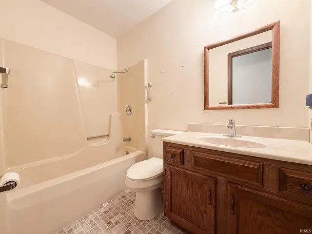 $325,000 | 207 Lorshelna Drive, Unit A & B, Evansville, IN 47711