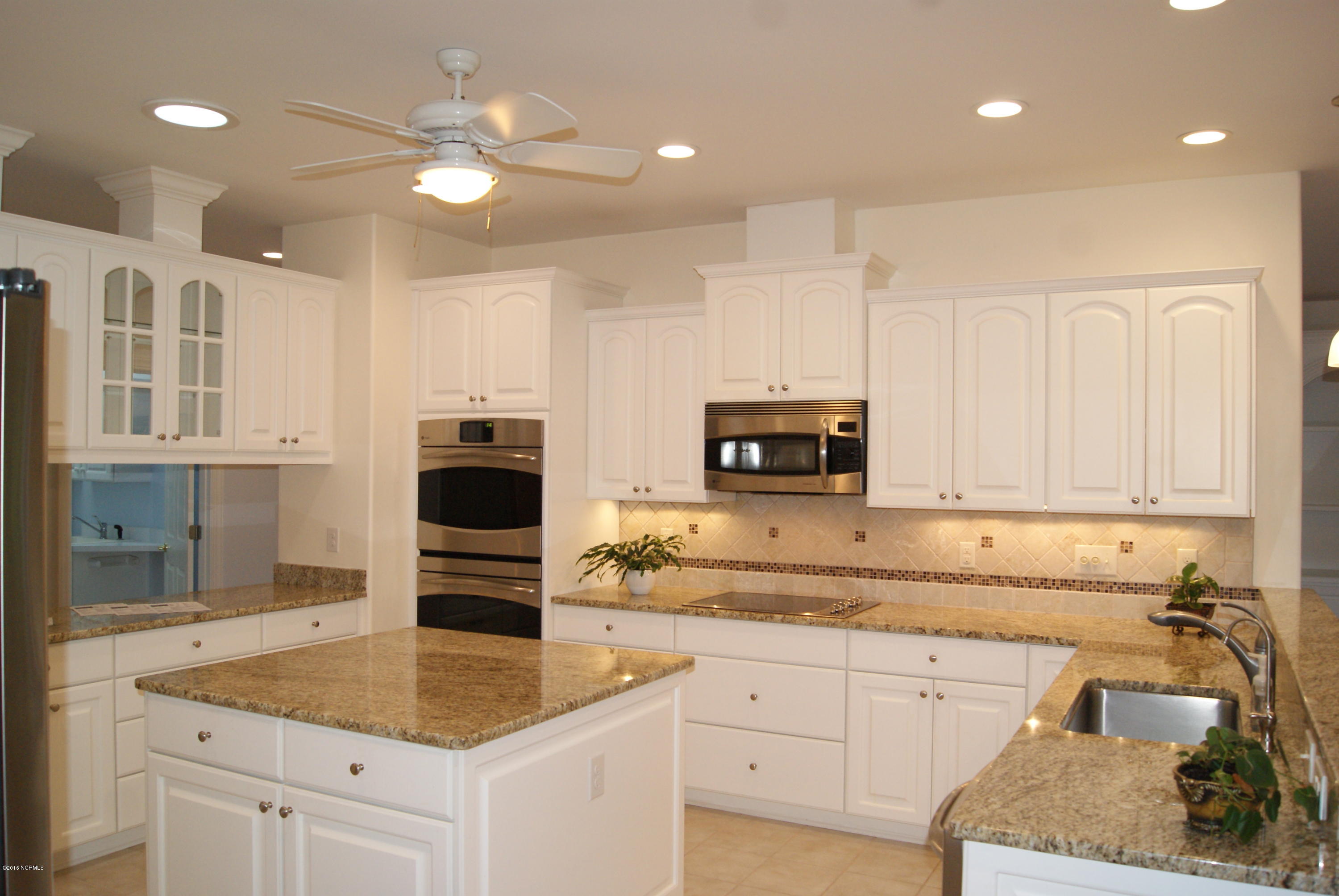 120 Mellen Road New Bern, NC 28562 - Photo 4 of 54 Gorgeous Updated Kitchen
