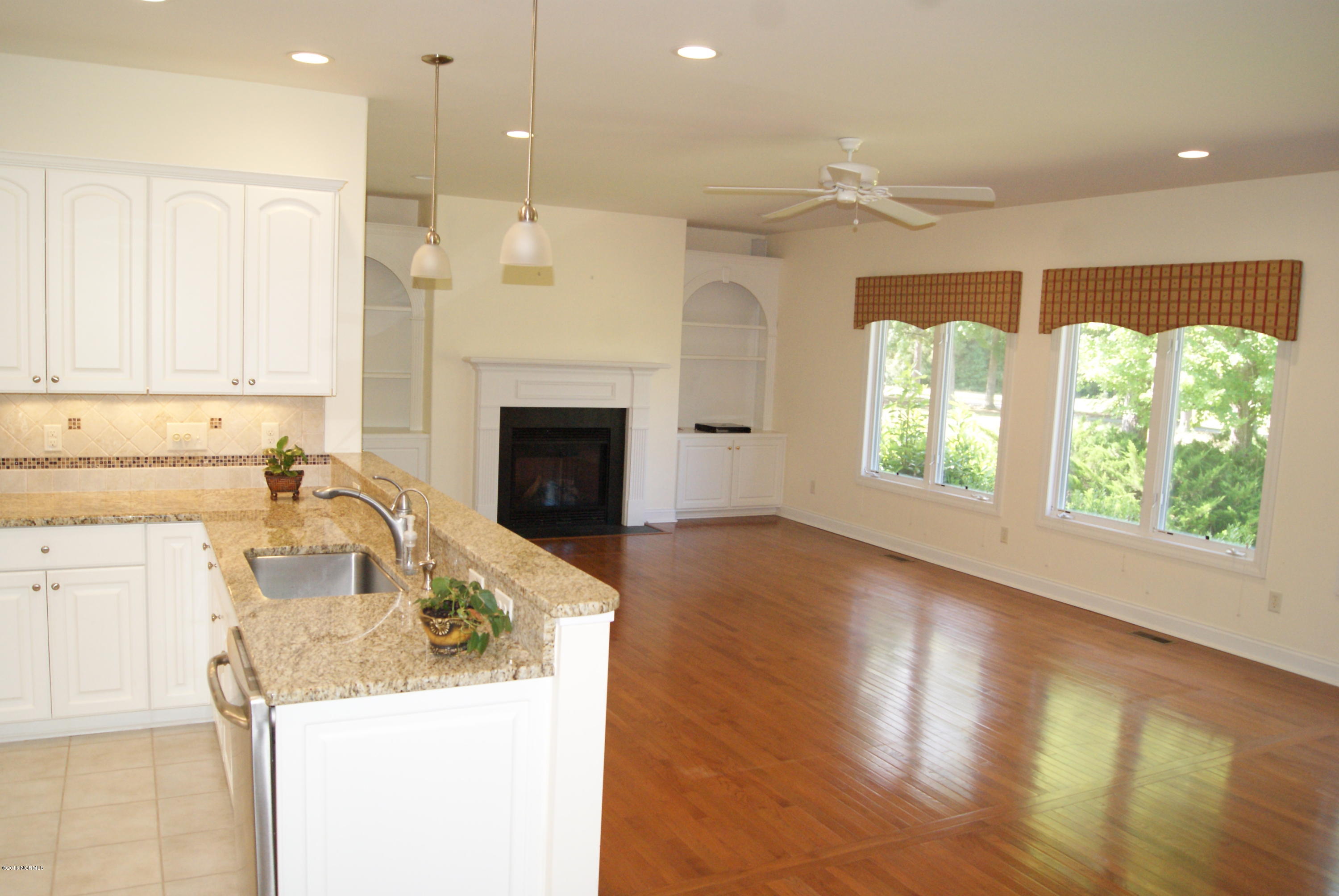 120 Mellen Road New Bern, NC 28562 - Photo 8 of 54 Family Room Full of Windows