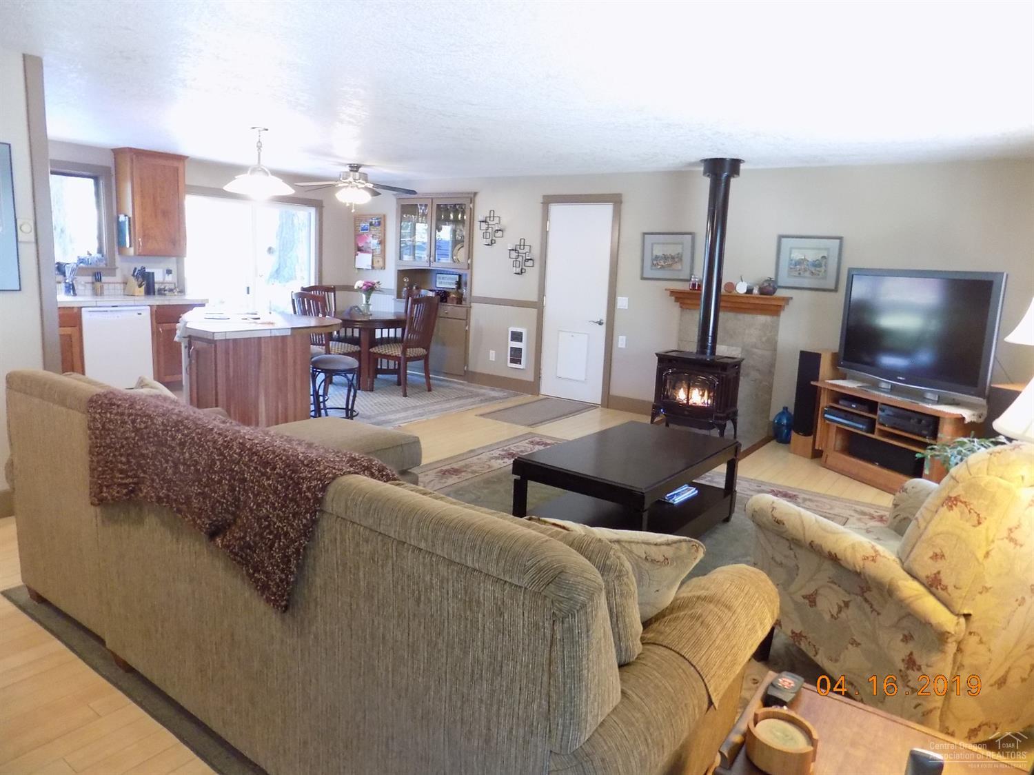 18853 Shoshone Road Bend, OR 97702 - Photo 3 of 25 Bamboo floors, propane gas fireplace, pe