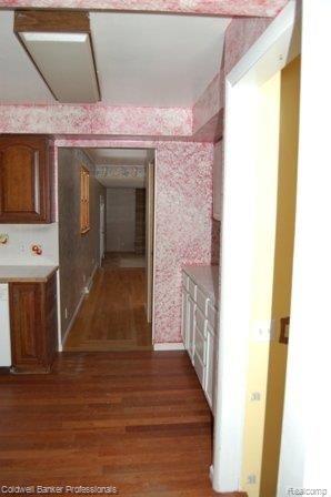 24 Dockham Road Lapeer, MI 48446 - Photo 4 of 16 Hallway from lvg rm - family rm